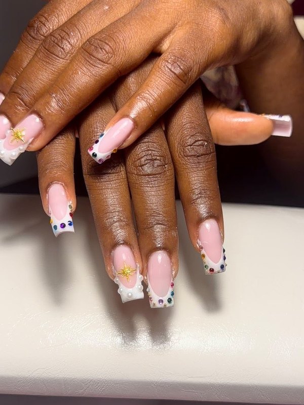 French rose avec strass multicolores, perles et étoile dorée