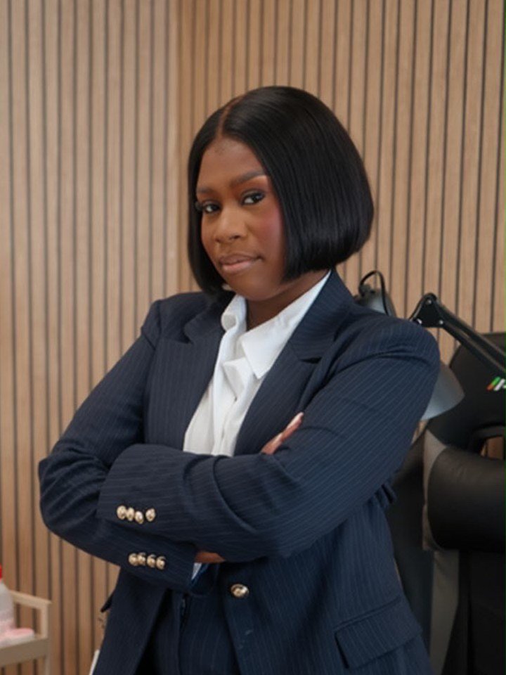 Portrait de Keren, prothésiste ongulaire